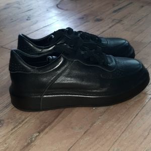 YUV STUDIO BLACK LEATHER SHOES